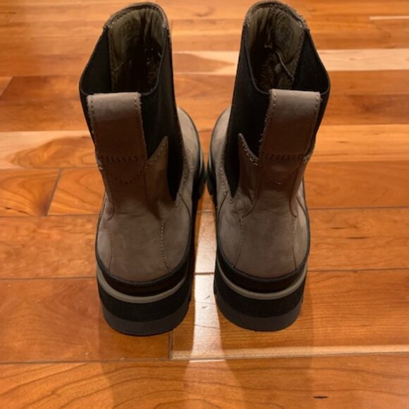 NEW! Clarks Nubuck Orianna2 Top Slip On Ankle Chelsea Boots Women's 9 - Picture 5 of 7